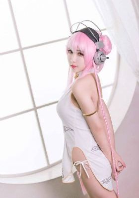 《女教师》